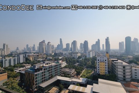 Condo in Watthana, Bangkok, Thailand, 2 bedrooms  № 201049 - photo 17