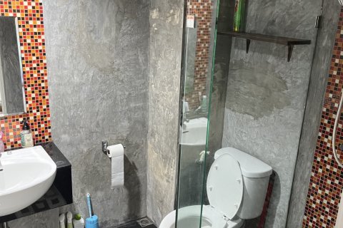 Adosado de 4 dormitorios en Nonthaburi, Tailandia № 140675 - foto 12