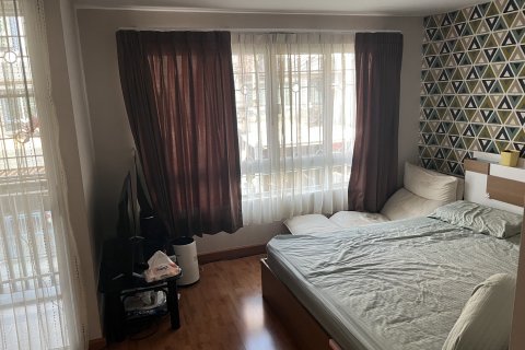 Adosado de 4 dormitorios en Nonthaburi, Tailandia № 140675 - foto 10