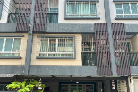 Adosado de 4 dormitorios en Nonthaburi, Tailandia № 140675