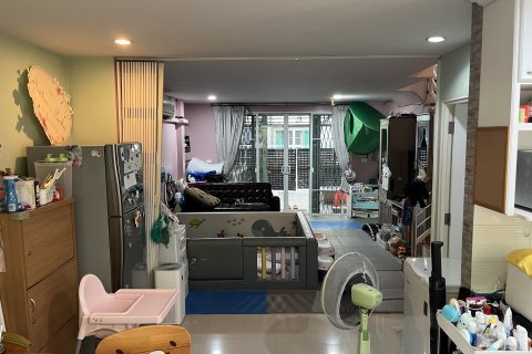 Adosado de 4 dormitorios en Nonthaburi, Tailandia № 140675 - foto 4