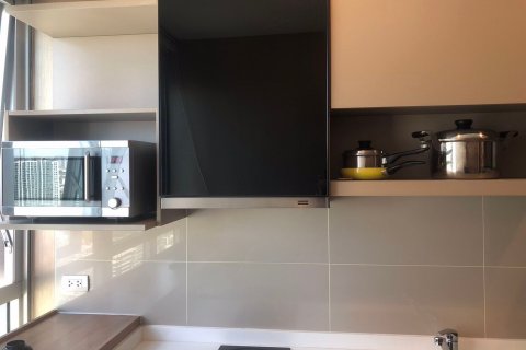 Condominio de 1 dormitorio en Khlong Toei, Bangkok, Tailandia № 59346 - foto 2