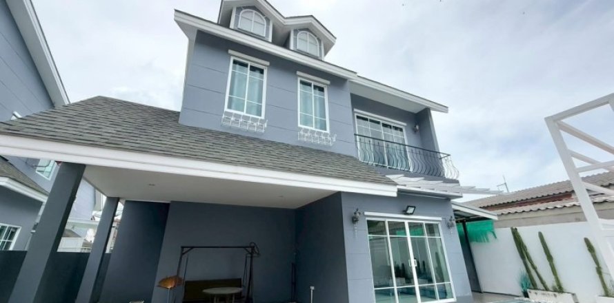 House in Pattaya, Thailand 3 bedrooms № 233296