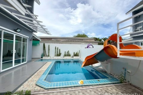 House in Pattaya, Thailand 3 bedrooms № 233296 - photo 6