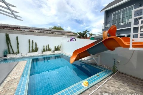 House in Pattaya, Thailand 3 bedrooms № 233296 - photo 3