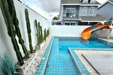 House in Pattaya, Thailand 3 bedrooms № 233296 - photo 2