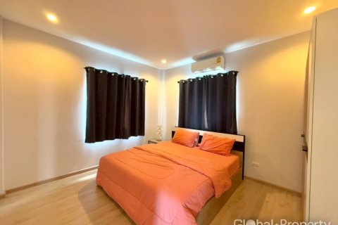 House in Pattaya, Thailand 3 bedrooms № 233296 - photo 8