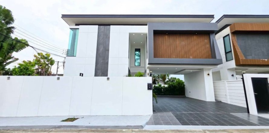 House in Pattaya, Thailand 3 bedrooms № 233295
