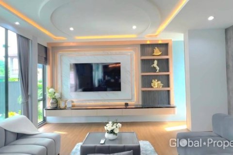 House in Pattaya, Thailand 3 bedrooms № 233295 - photo 11