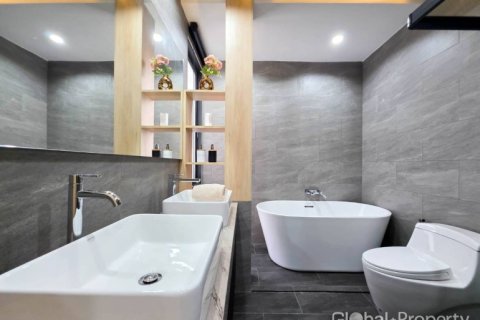 House in Pattaya, Thailand 3 bedrooms № 233295 - photo 20