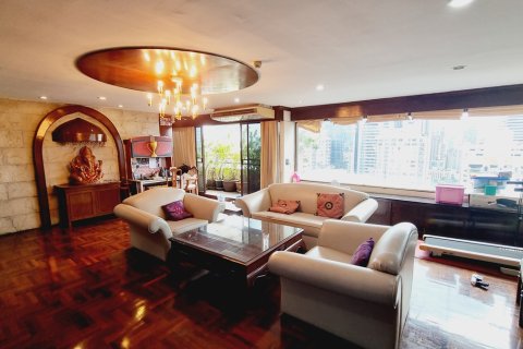 Condo in Watthana, Bangkok, Thailand, 3 bedrooms № 201102 - photo 3