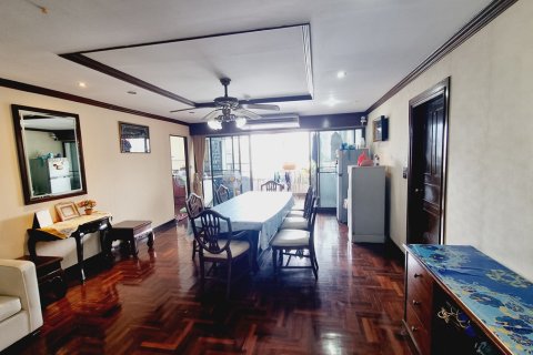 Condo in Watthana, Bangkok, Thailand, 3 bedrooms № 201102 - photo 12