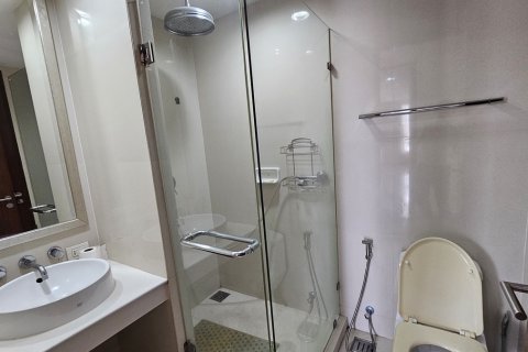 Кондоминиум с 2 спальнями в Клонг Тоэй, Бангкок, Таиланд № 201106 - фото 5