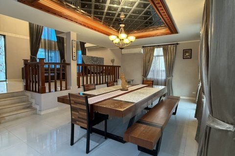 Haus in Bangkok, Thailand 4 Schlafzimmer № 157885