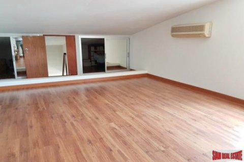 Adosado de 4 dormitorios en Bangkok, Tailandia № 203285 - foto 4