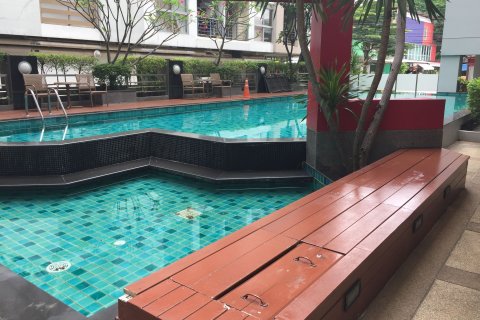 Condominio de 2 dormitorios en Khlong Toei, Bangkok, Tailandia № 138062 - foto 3