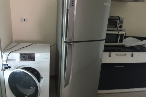 Condominio de 2 dormitorios en Khlong Toei, Bangkok, Tailandia № 138062