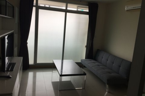 Condominio de 2 dormitorios en Khlong Toei, Bangkok, Tailandia № 138062 - foto 2