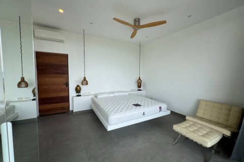 Chalet de 4 dormitorios en Ko Samui, Tailandia № 179900 - foto 14