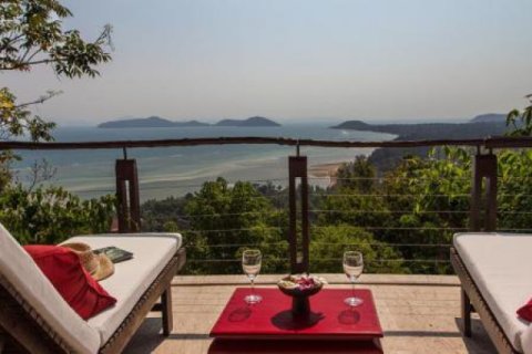 Chalet de 3 dormitorios en Surat Thani, Tailandia № 202949