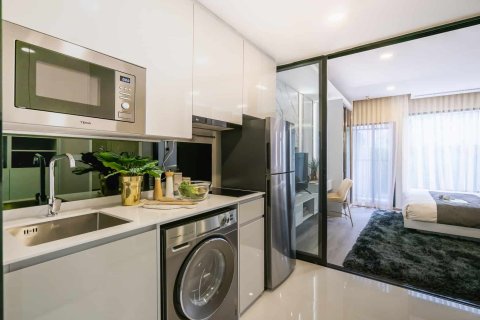 Condominio de 1 dormitorio en Bangkok, Tailandia № 166880 - foto 3