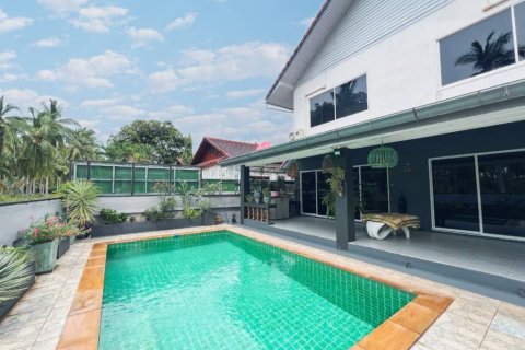 Villa in Surat Thani, Thailand 4 Schlafzimmer № 146765