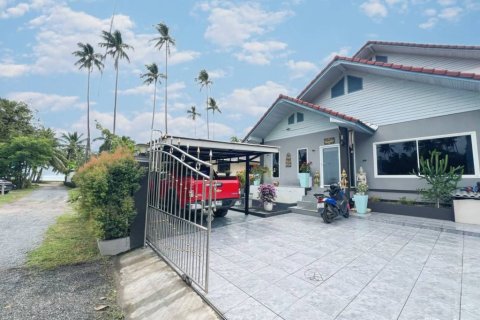 Chalet de 4 dormitorios en Surat Thani, Tailandia № 146765 - foto 4