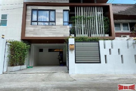 Casa de 3 dormitorios en Bangkok, Tailandia № 194004
