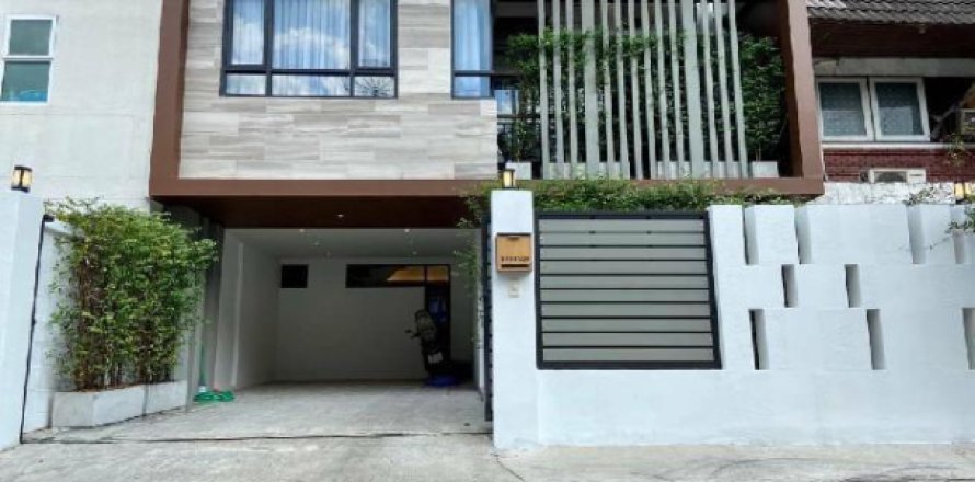 Casa de 3 dormitorios en Bangkok, Tailandia № 194004