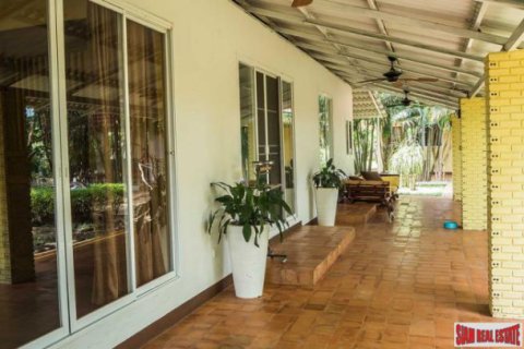 Haus in Chiang Mai, Thailand 5 Schlafzimmer № 194006