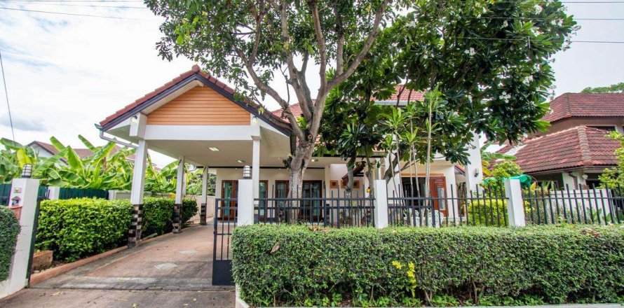 Maison à Chiang Mai, Thaïlande 4 chambres № 220478