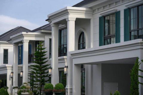 Casa de 5 dormitorios en Samut Prakan, Tailandia № 115680 - foto 2