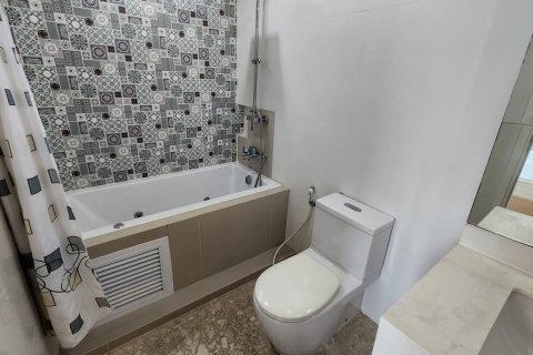 Condo in Watthana, Bangkok, Thailand, 2 bedrooms № 200980 - photo 2