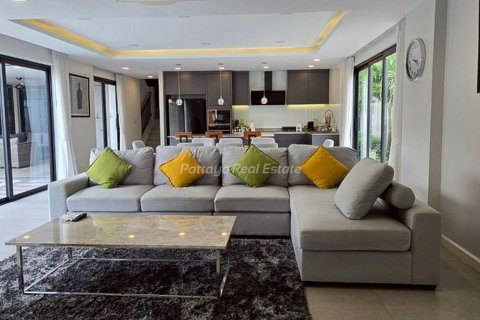 Casa de 4 dormitorios en Pattaya, Tailandia № 152537 - foto 5
