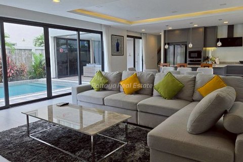 Casa de 4 dormitorios en Pattaya, Tailandia № 152537 - foto 4