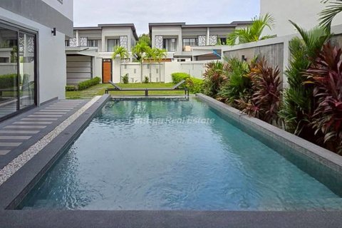 Casa de 4 dormitorios en Pattaya, Tailandia № 152537 - foto 2