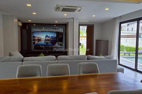Casa de 4 dormitorios en Pattaya, Tailandia № 152537 - foto 7