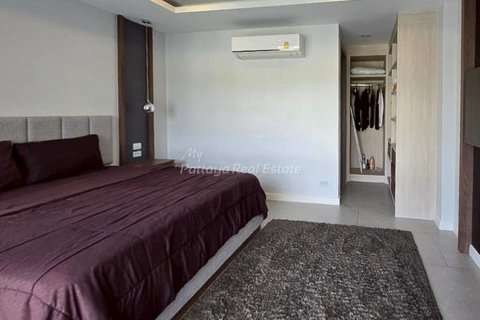 Casa de 4 dormitorios en Pattaya, Tailandia № 152537 - foto 16
