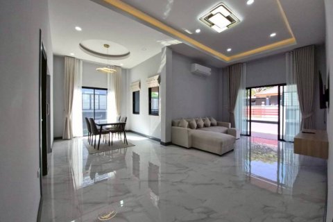 Casa de 3 dormitorios en Pattaya, Tailandia № 172883 - foto 5