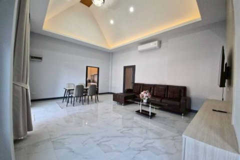 Casa de 3 dormitorios en Pattaya, Tailandia № 172884 - foto 4