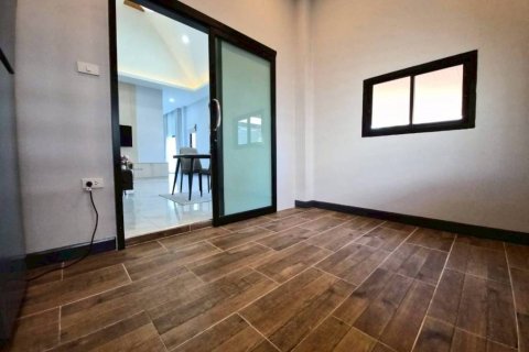 Casa de 3 dormitorios en Pattaya, Tailandia № 172884 - foto 9