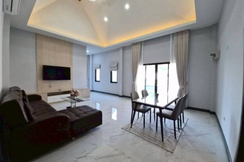 Casa de 3 dormitorios en Pattaya, Tailandia № 172884 - foto 3