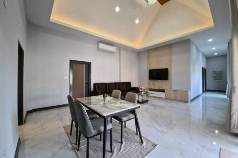 Casa de 3 dormitorios en Pattaya, Tailandia № 172884 - foto 5