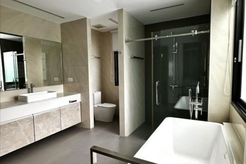 Casa de 6 dormitorios en Bang Tao, Tailandia № 153881 - foto 17