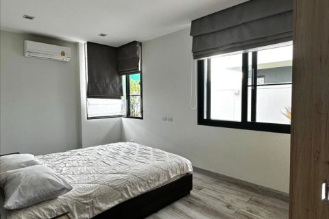 Casa de 6 dormitorios en Bang Tao, Tailandia № 153881 - foto 14