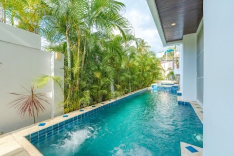Chalet de 4 dormitorios en Patong, Tailandia № 191160 - foto 4