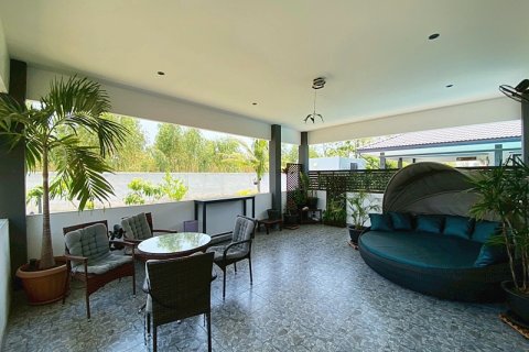 Chalet de 4 dormitorios en Cha-am, Tailandia № 174035 - foto 25