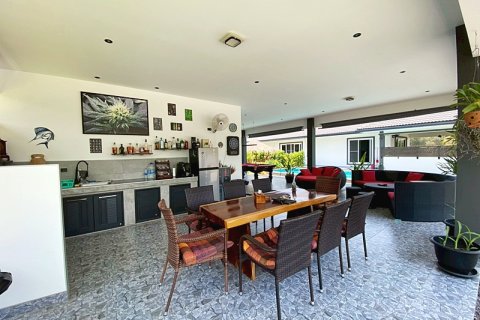 Chalet de 4 dormitorios en Cha-am, Tailandia № 174035 - foto 4
