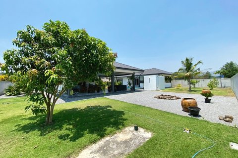 Chalet de 4 dormitorios en Cha-am, Tailandia № 174035 - foto 2