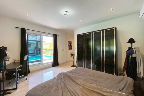 Chalet de 4 dormitorios en Cha-am, Tailandia № 174035 - foto 30